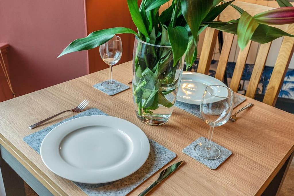 Boutique Modern Royal Mile Apartment Sleeps 4 에든버러 외부 사진
