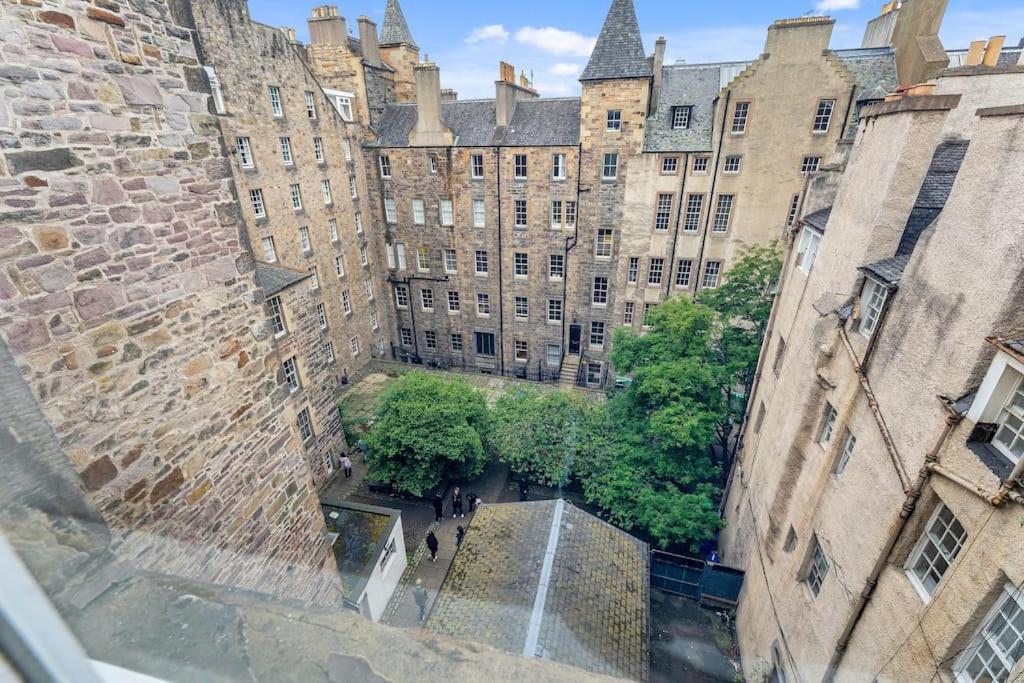 Boutique Modern Royal Mile Apartment Sleeps 4 에든버러 외부 사진