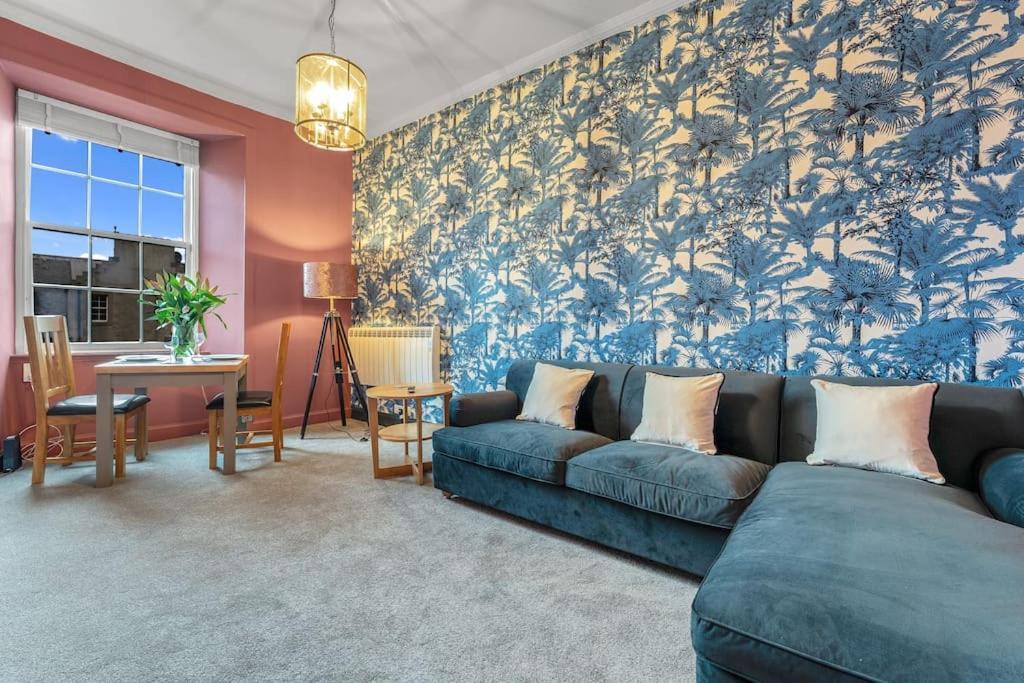 Boutique Modern Royal Mile Apartment Sleeps 4 에든버러 외부 사진